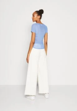 Monki T-Shirt Imprimé - Blue 10 Monki T-Shirt Imprimé - Blue -Monki 6433c8aa55334f9b956c87cc8e42c139