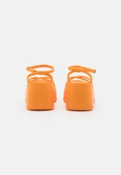 Monki Sandales À Plateforme - Yellow Bright Orange -Monki 65d6fdfbc02941e3b4e7c400f91cba52