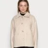 Monki Veste Mi-Saison - Beige -Monki 6696680df37b485dac470350567b3d15