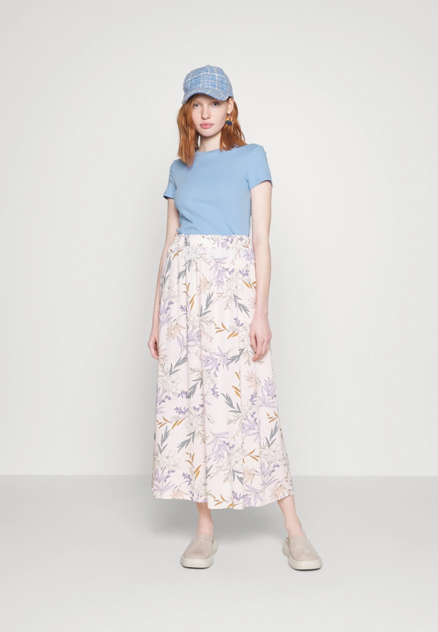 Monki T-Shirt Basique - Candystripe Blue/ Candystripe Pink 3 Monki T-Shirt Basique - Candystripe Blue/ Candystripe Pink