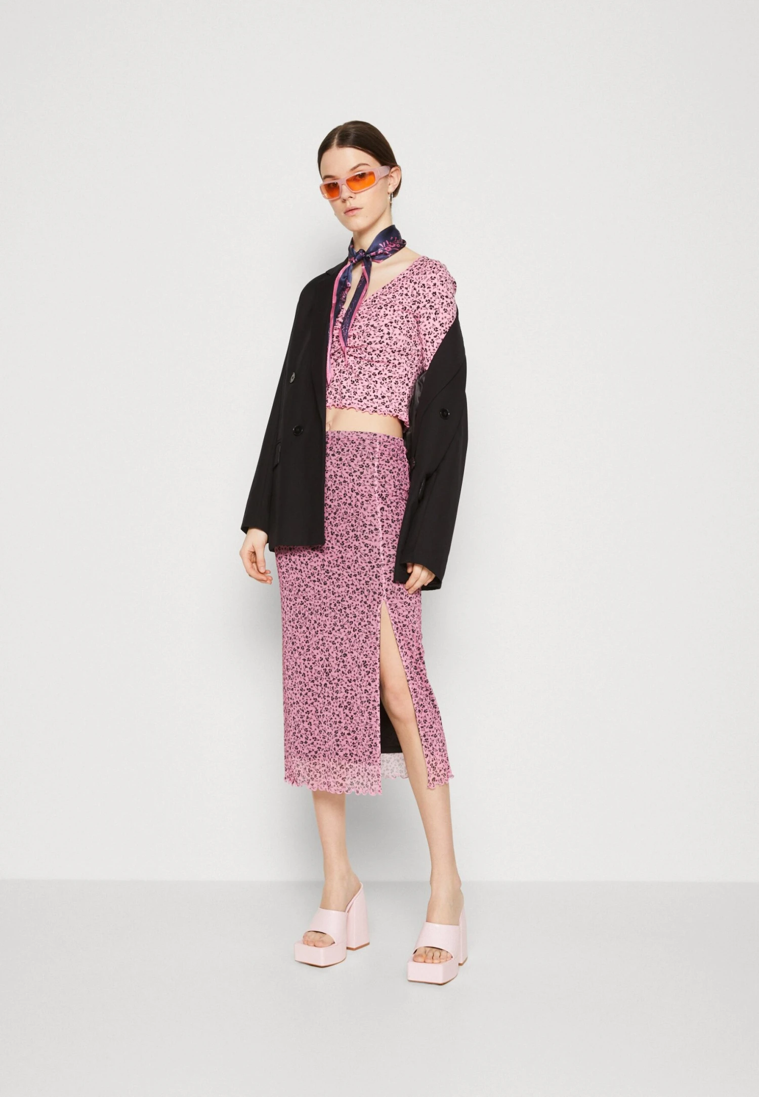 Monki Jupe Crayon - Pink 4 Monki Jupe Crayon - Pink – Image 2