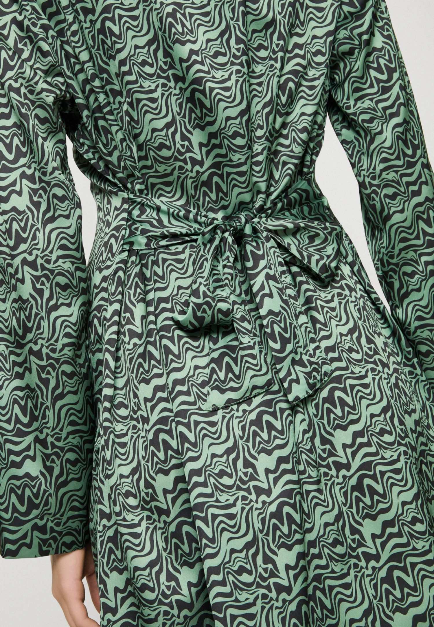 Monki Robe De Jour - Black/Olive 8 Monki Robe De Jour - Black/Olive – Image 6