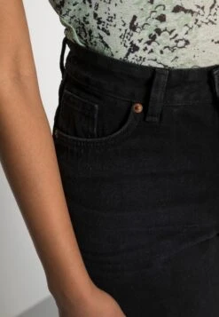Monki Jean Boyfriend - Black -Monki 6e32343ad5534efb8348fa73614ff8b6