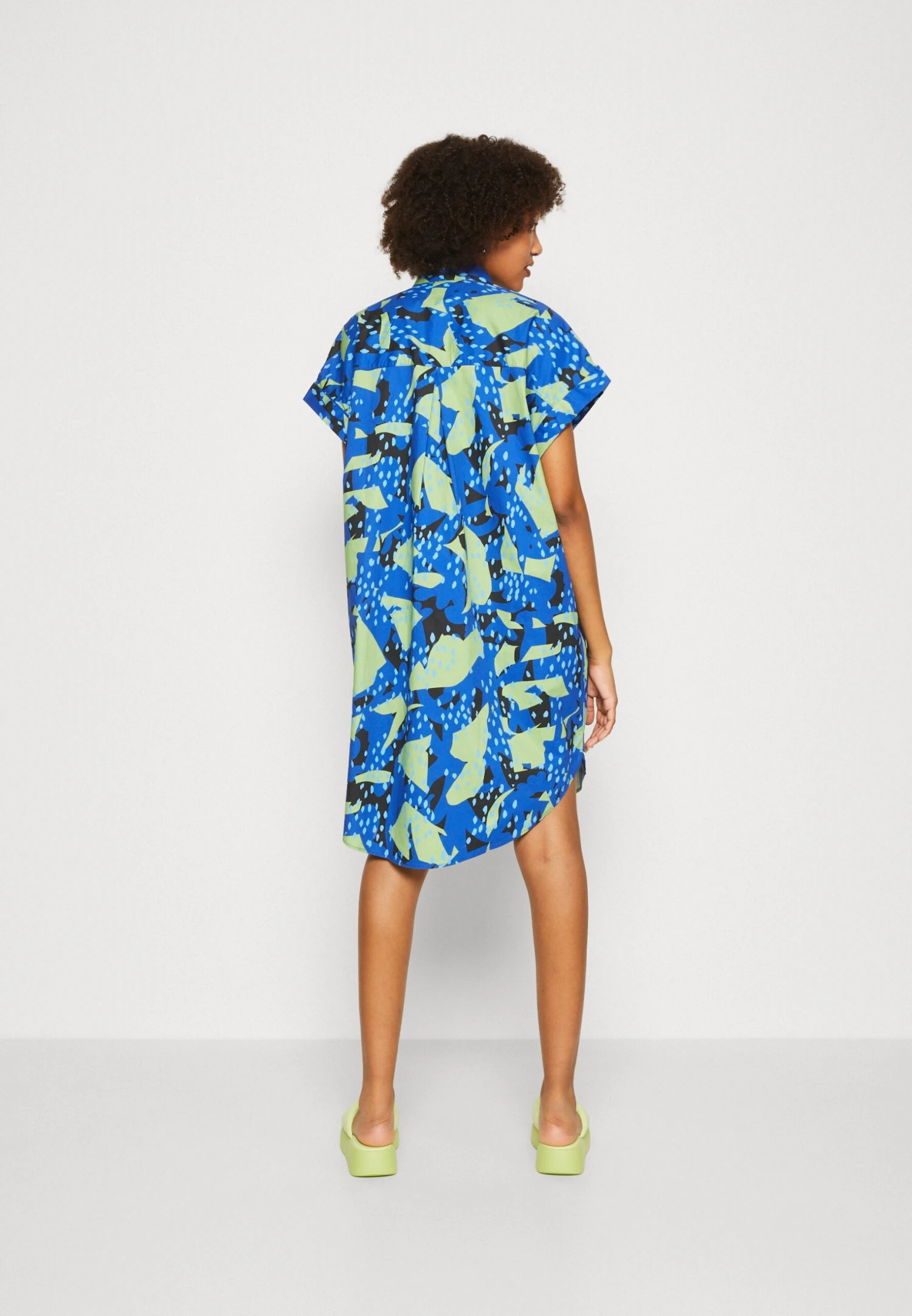 Monki Robe Chemise - Blue Bright 5 Monki Robe Chemise - Blue Bright – Image 3