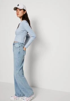 Monki T-Shirt À Manches Longues - Easy 11 Monki T-Shirt À Manches Longues - Easy -Monki 788c6bee2306474f92a1113399f6d7e8