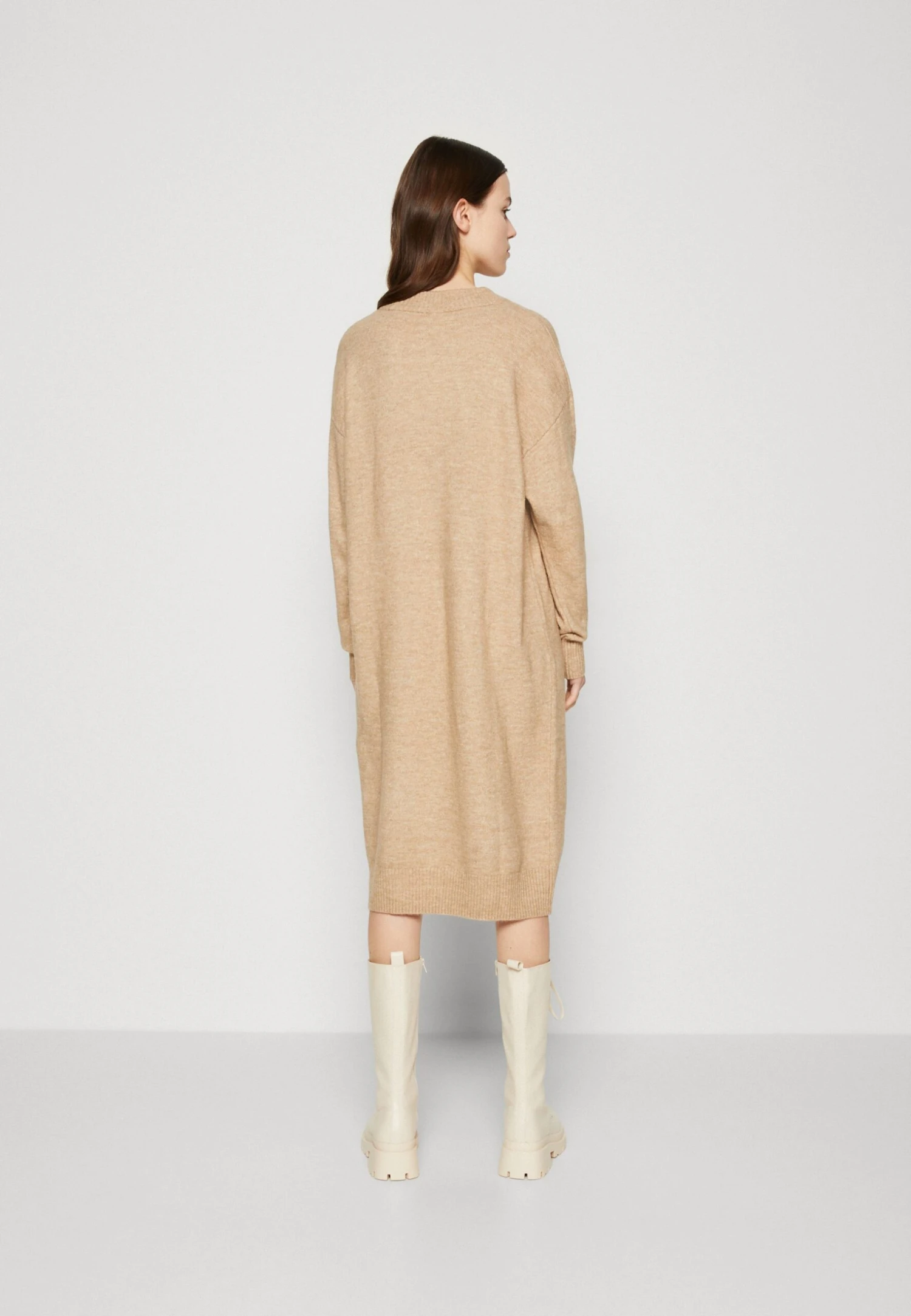Monki Robe Pull - Beige Medium Dusty Melange 4 Monki Robe Pull - Beige Medium Dusty Melange – Image 3