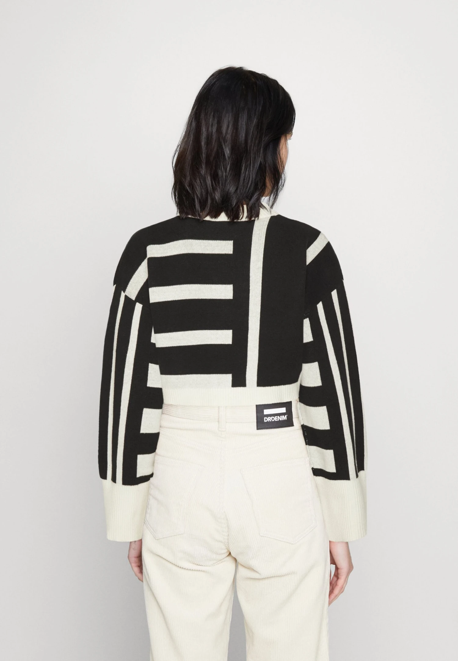 Monki Pullover - Black/White 5 Monki Pullover - Black/White – Image 3