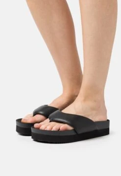 Monki Tongs - Black Dark