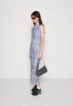 Monki Robe Longue - Blue -Monki 7ab940135f0c43f78e9ceddd7eeb0cee