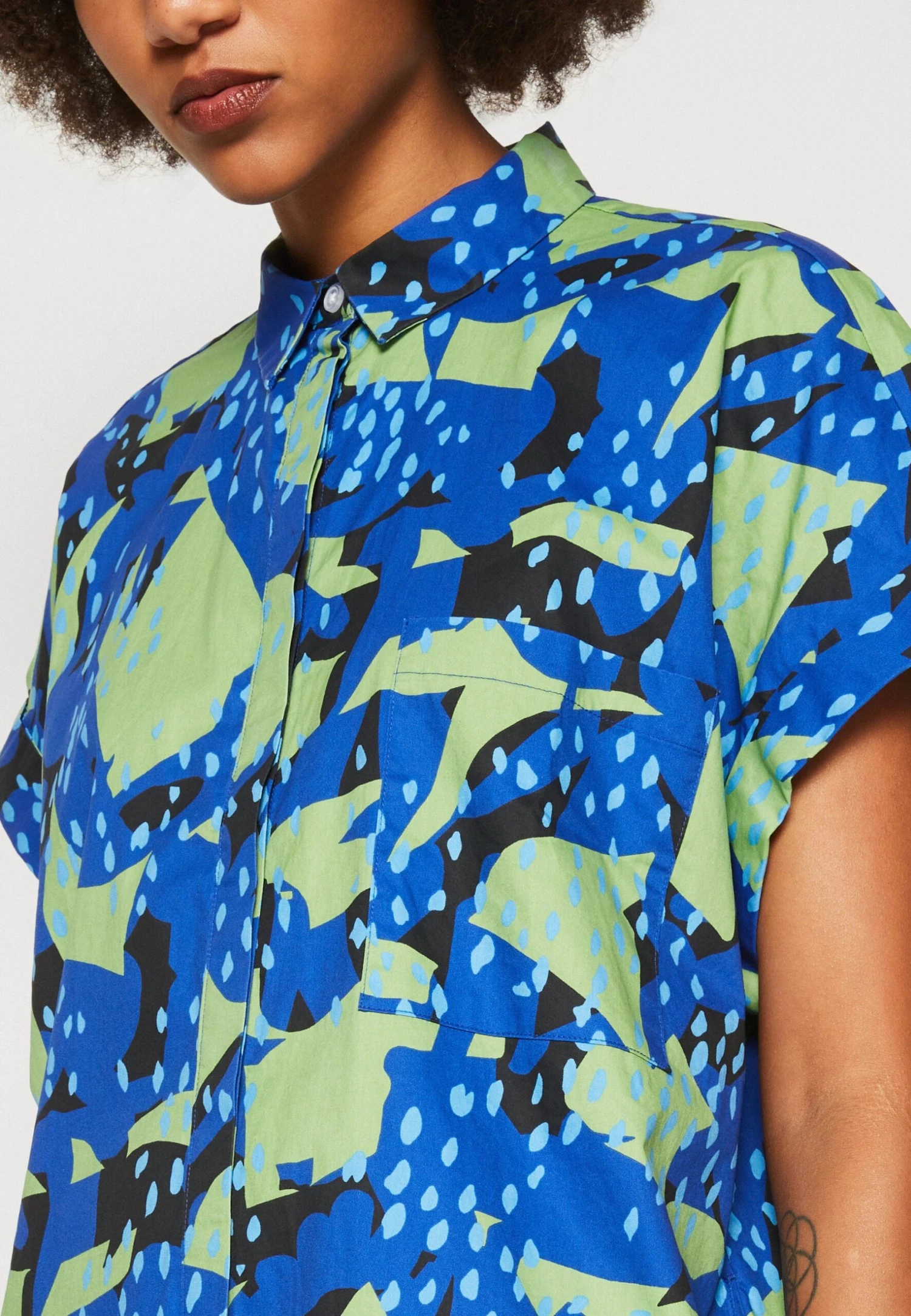 Monki Robe Chemise - Blue Bright 8 Monki Robe Chemise - Blue Bright – Image 6