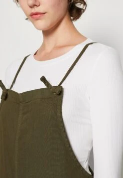 Monki Salopette - Green -Monki 7d37f38535da46b4b13294ef8895e16b