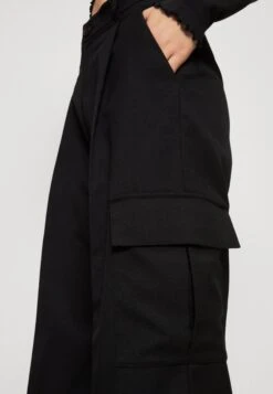 Monki Pantalon Cargo - Black Dark -Monki 807901a9e17c441a84e7f944df273cff