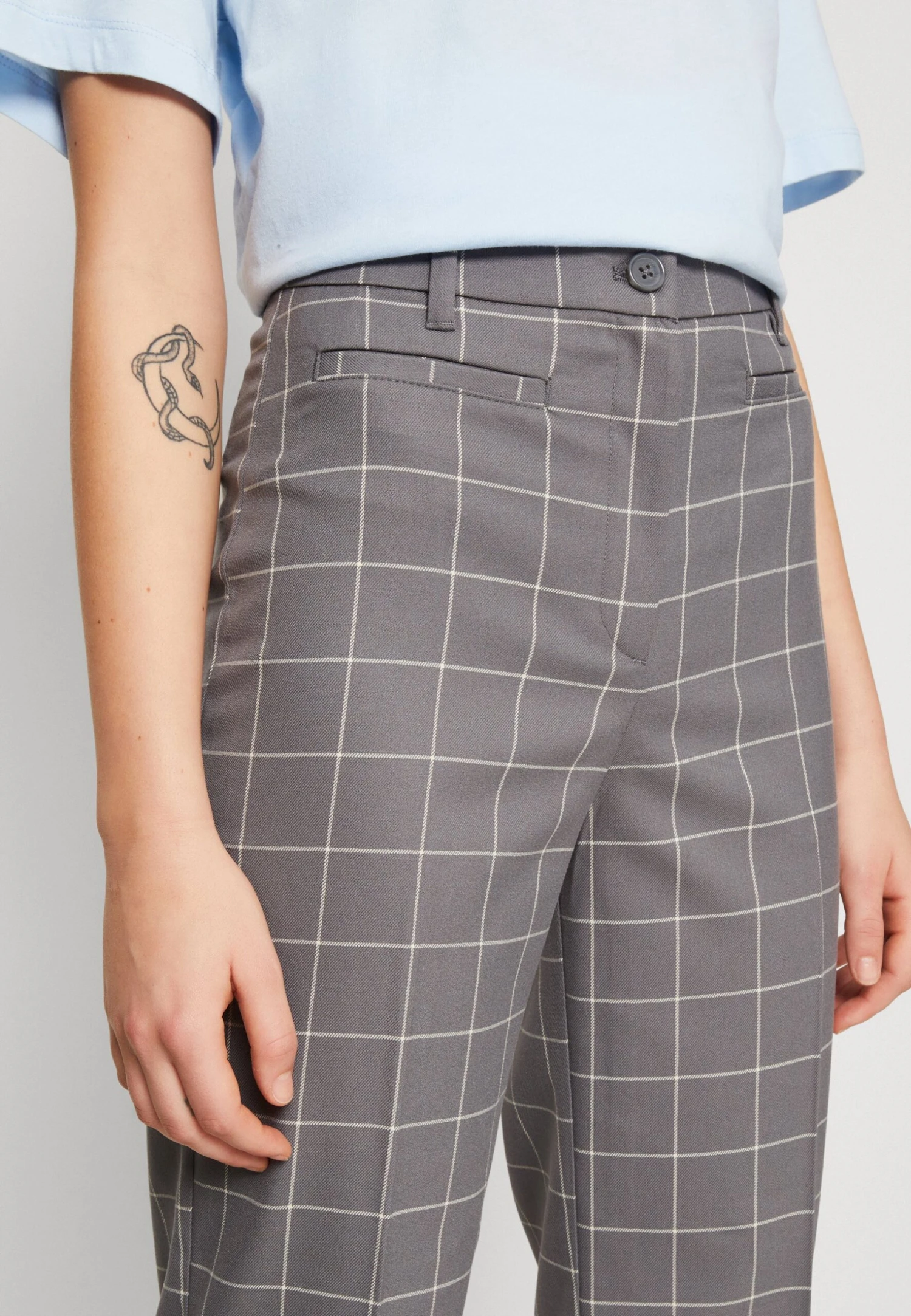 Monki Pantalon Classique - Grey Medium Dusty 8 Monki Pantalon Classique - Grey Medium Dusty – Image 6