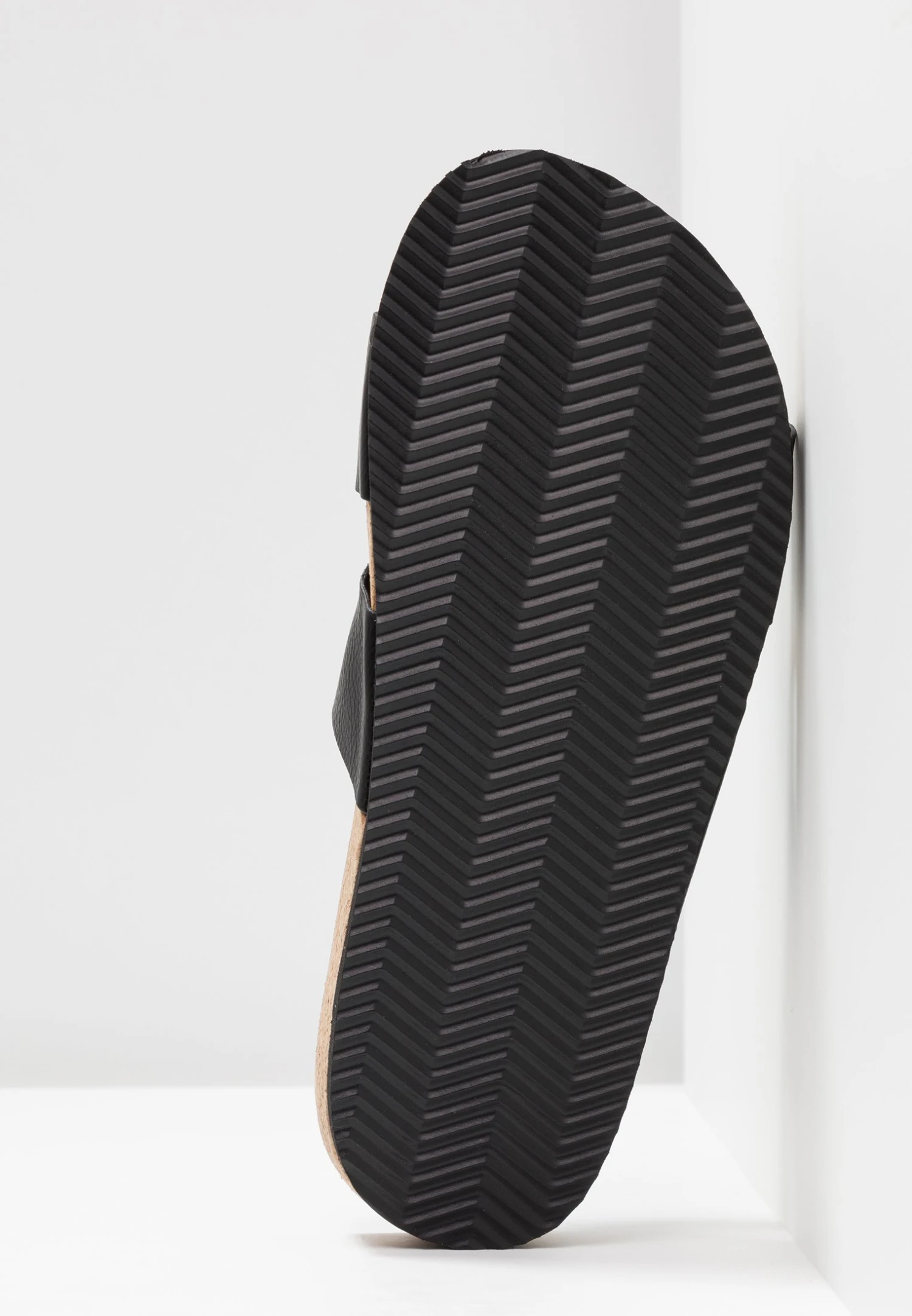 Monki Chaussons - Black 10 Monki Chaussons - Black – Image 8