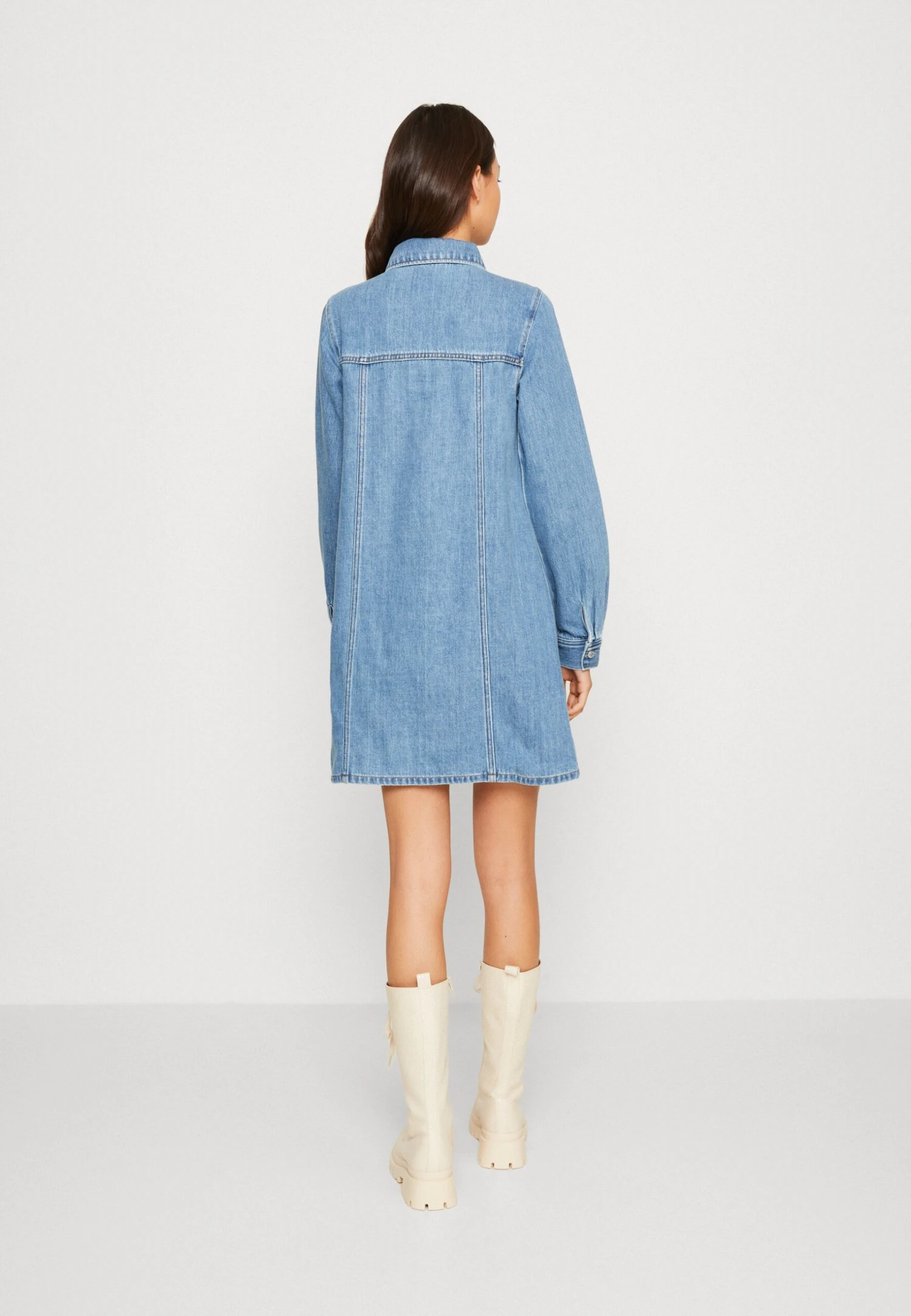 Monki Robe En Jean - Blue Medium Dusty 5 Monki Robe En Jean - Blue Medium Dusty – Image 3