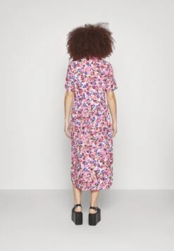 Monki Robe Chemise - Rosa -Monki 8687814f5ecd450aaa97301b7d1cbf2b