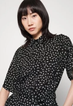 Monki Robe Chemise - Poetic 11 Monki Robe Chemise - Poetic -Monki 89cb5e09208a425ba2b338f5b84a1732