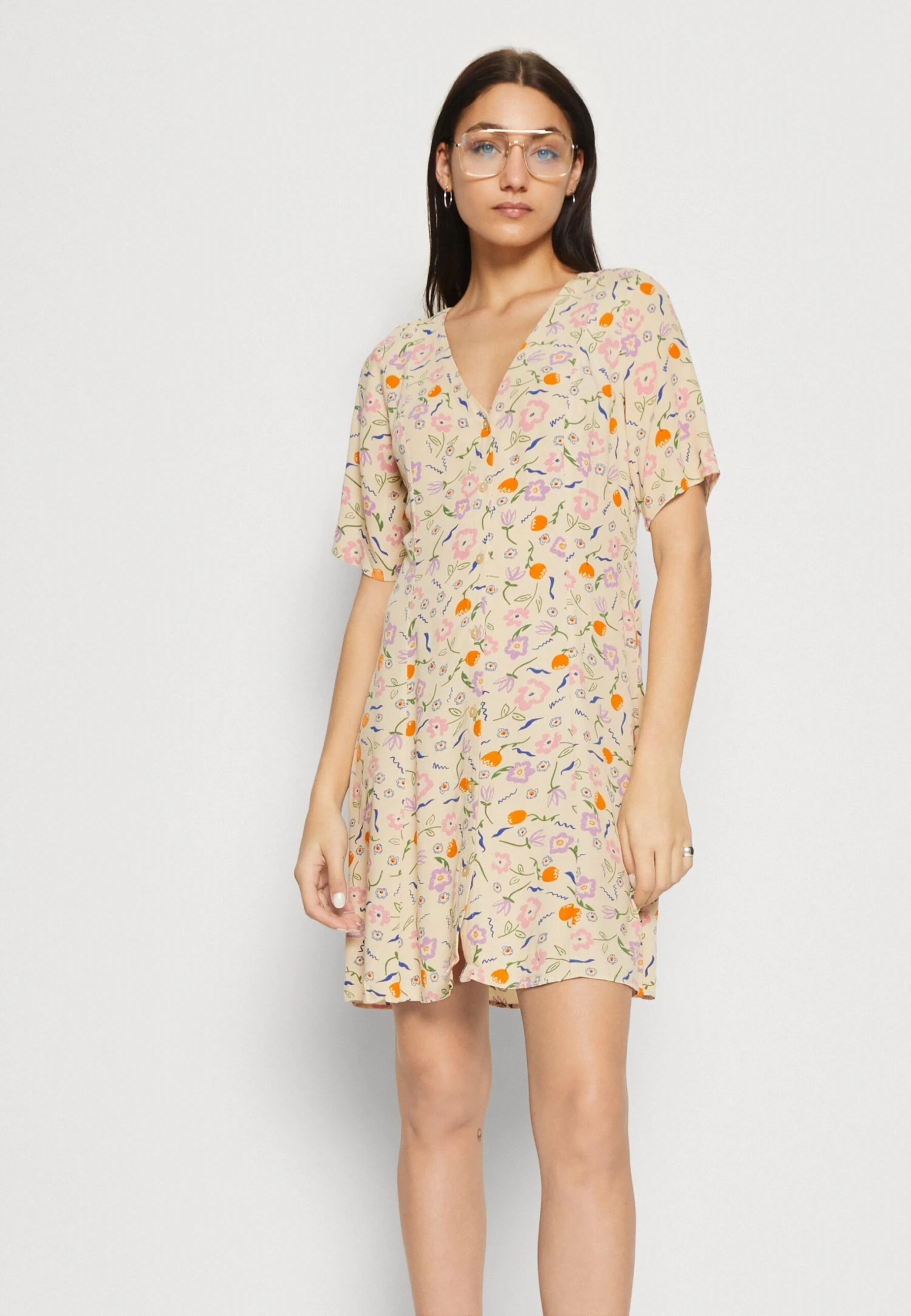 Monki Robe Chemise - Cream Flower 6 Monki Robe Chemise - Cream Flower – Image 4