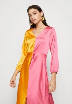 Monki Robe De Soirée - Pink/Orange -Monki 8d0ff628b2154745aa01168dff5250dc