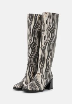 Monki Bottes - Multi-Coloured 14 Monki Bottes - Multi-Coloured -Monki 8d912999d50a4b90b38272e6e7f19f7b