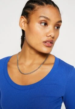 Monki T-Shirt À Manches Longues - Blue Bright -Monki 8e6c748a28e64bb682a24c100e0bf30b