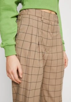 Monki Pantalon Classique - Beige 13 Monki Pantalon Classique - Beige -Monki 8fe21cfc9b1f4b19846e96de2e1a0fb6