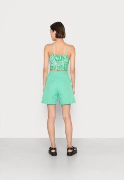 Monki Short - Green Light 9 Monki Short - Green Light -Monki 92254a6ec1704dffb8e8af2e1ad14d34
