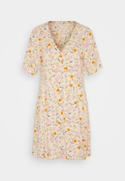 Monki Robe Chemise - Cream Flower 12 Monki Robe Chemise - Cream Flower -Monki 94806905045b40209f62c31690fdc74f