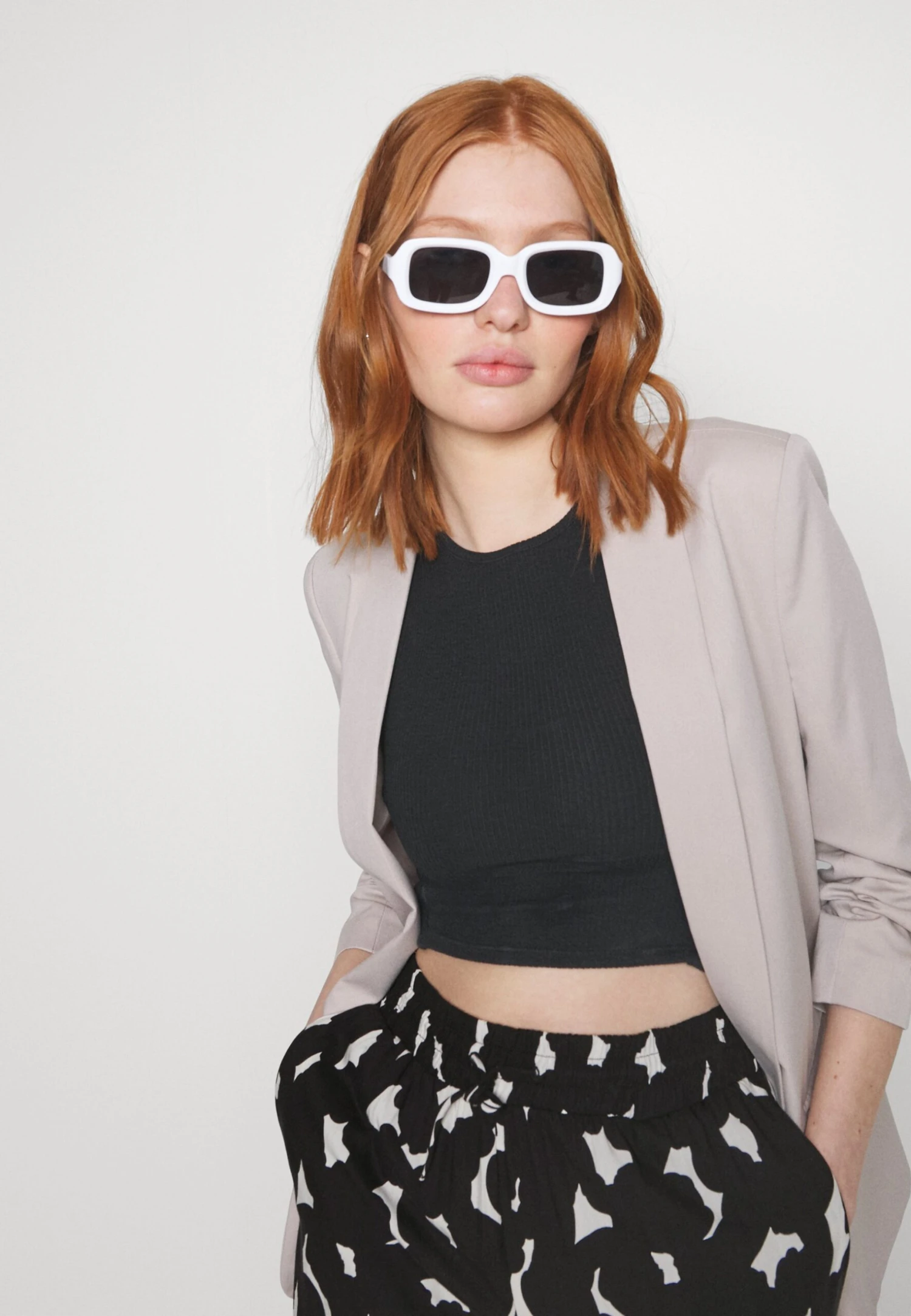 Monki Pantalon Classique - Big Scribble Black 6 Monki Pantalon Classique - Big Scribble Black – Image 4