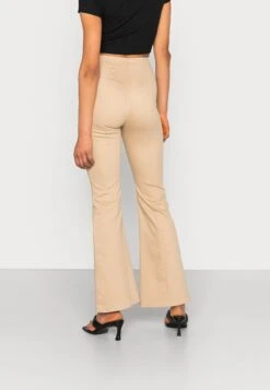 Monki Pantalon Classique - Beige Medium Dusty -Monki 9c1c437b66a349f4a3eec0ae495a5171