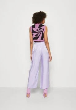 Monki Pantalon Classique - Metallic Lilac 10 Monki Pantalon Classique - Metallic Lilac -Monki 9c3c6e0cbb2d46de94e00c50d13d14b6