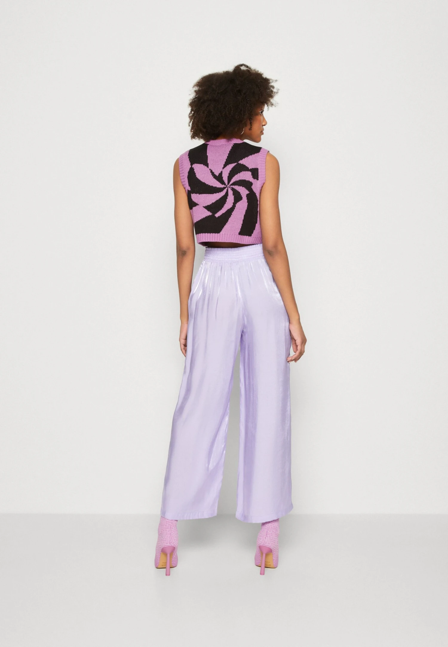Monki Pantalon Classique - Metallic Lilac 5 Monki Pantalon Classique - Metallic Lilac – Image 3