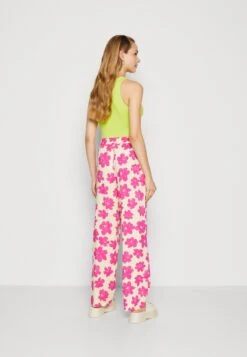 Monki Pantalon Classique - Pink -Monki a02dd3c884a14cc39b4585e250a7e0e9