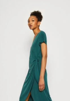 Monki Robe En Jersey - Green 11 Monki Robe En Jersey - Green -Monki a1ac5c5af9a14dfc9af1d69f4ded3bb7