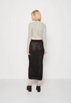 Monki T-Shirt À Manches Longues - Off White/Black 10 Monki T-Shirt À Manches Longues - Off White/Black -Monki a7256442626040fbb07902f0d0950c54