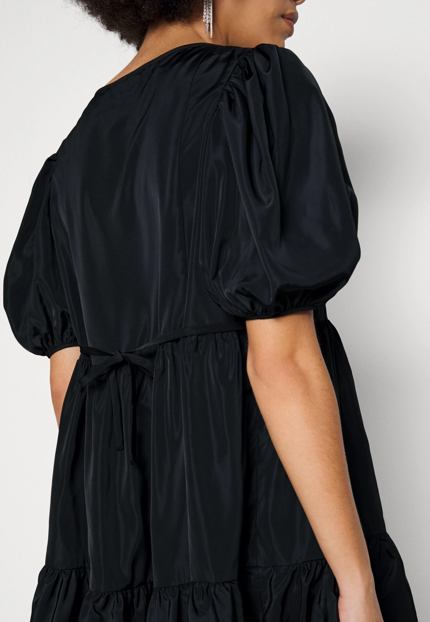 Monki Robe De Soirée - Black 8 Monki Robe De Soirée - Black – Image 6