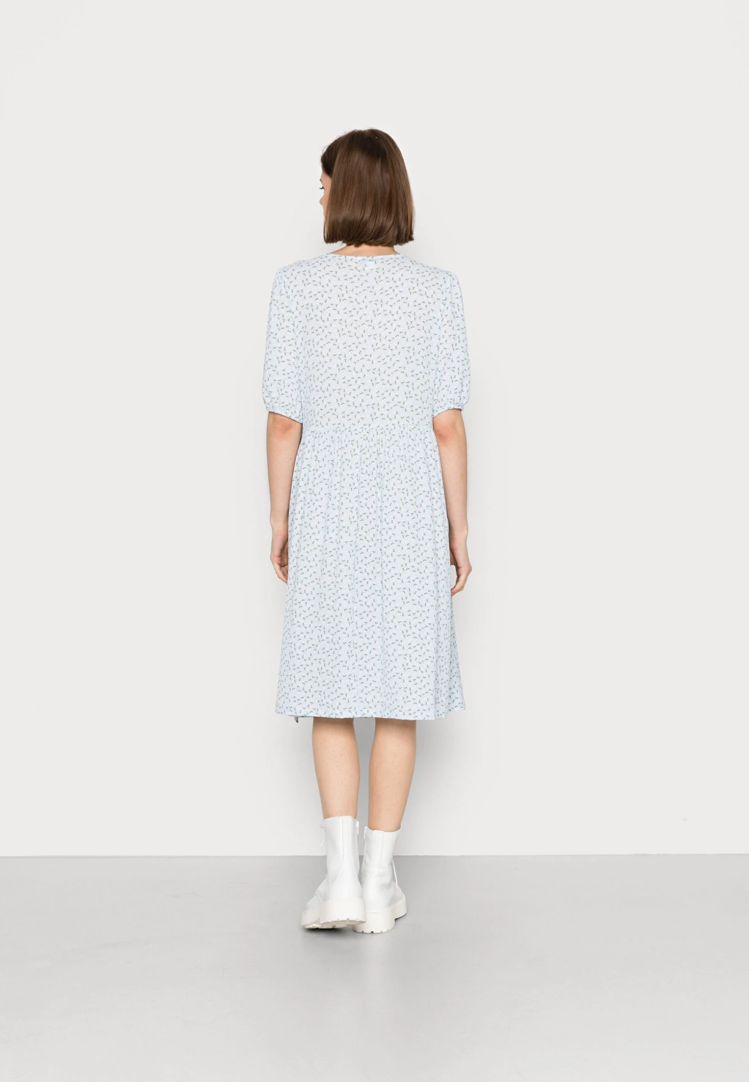 Monki Robe De Jour - Blue 5 Monki Robe De Jour - Blue – Image 3