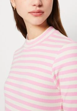 Monki T-Shirt À Manches Longues - Light Pink/Offwhite -Monki aa8673338fea489f94ab64e92a144ddb