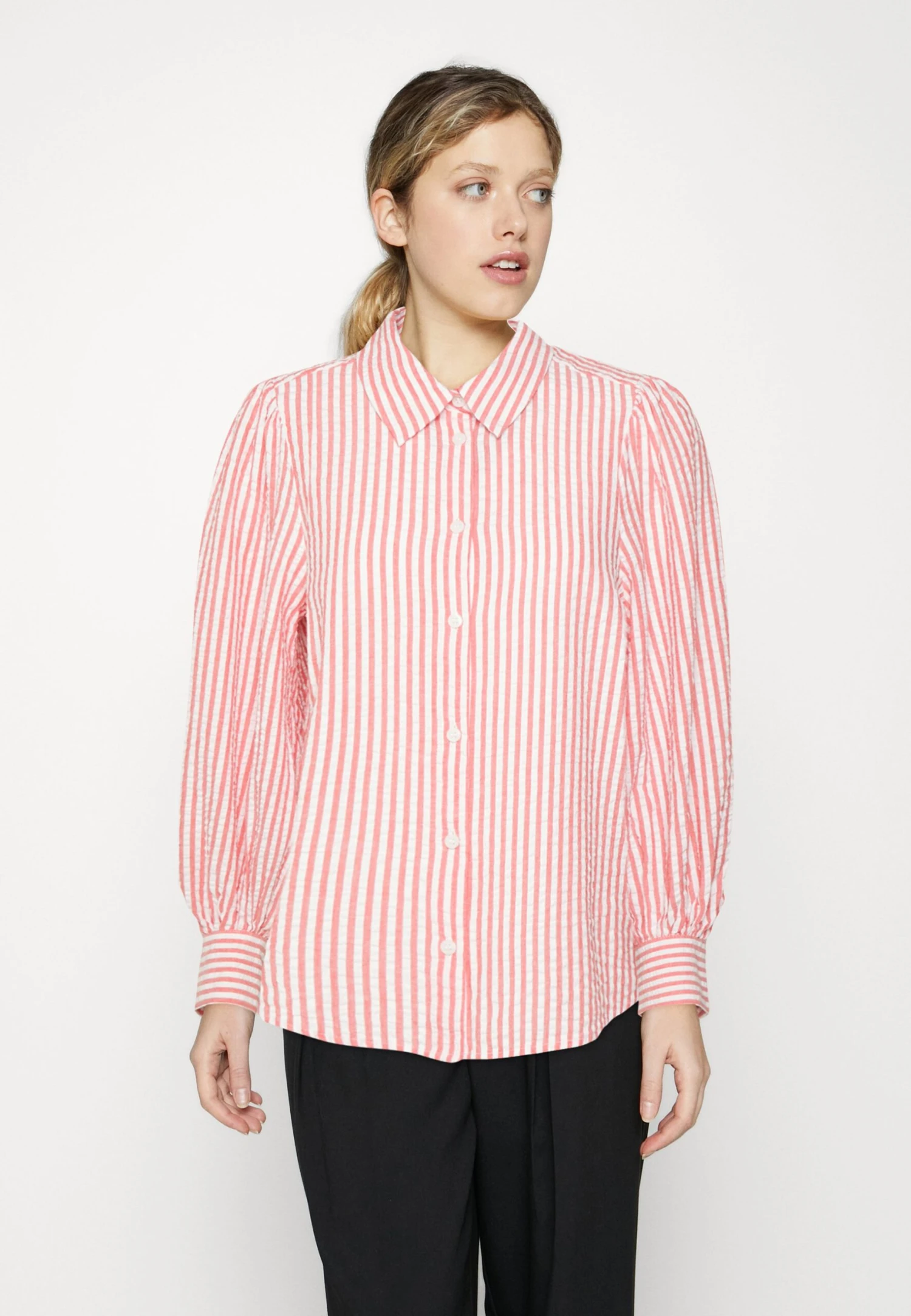 Monki Chemisier - Red Spring 3 Monki Chemisier - Red Spring