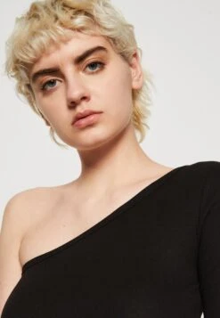 Monki T-Shirt À Manches Longues - Black Dark Solid -Monki af0ee96317f04b57b6605a71ab403d15