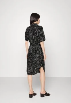 Monki Robe Chemise - Poetic 10 Monki Robe Chemise - Poetic -Monki b3888373c1e64260abcdac1512a708bf