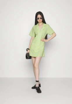 Monki Robe Chemise - Green -Monki b44c844e45a94ce5867c75d979f3547c