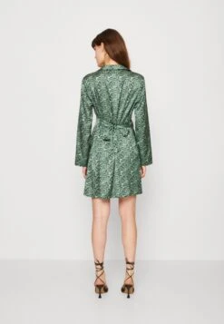 Monki Robe De Jour - Black/Olive 10 Monki Robe De Jour - Black/Olive -Monki b6ed44a571b94e05b411b7e411822ffb