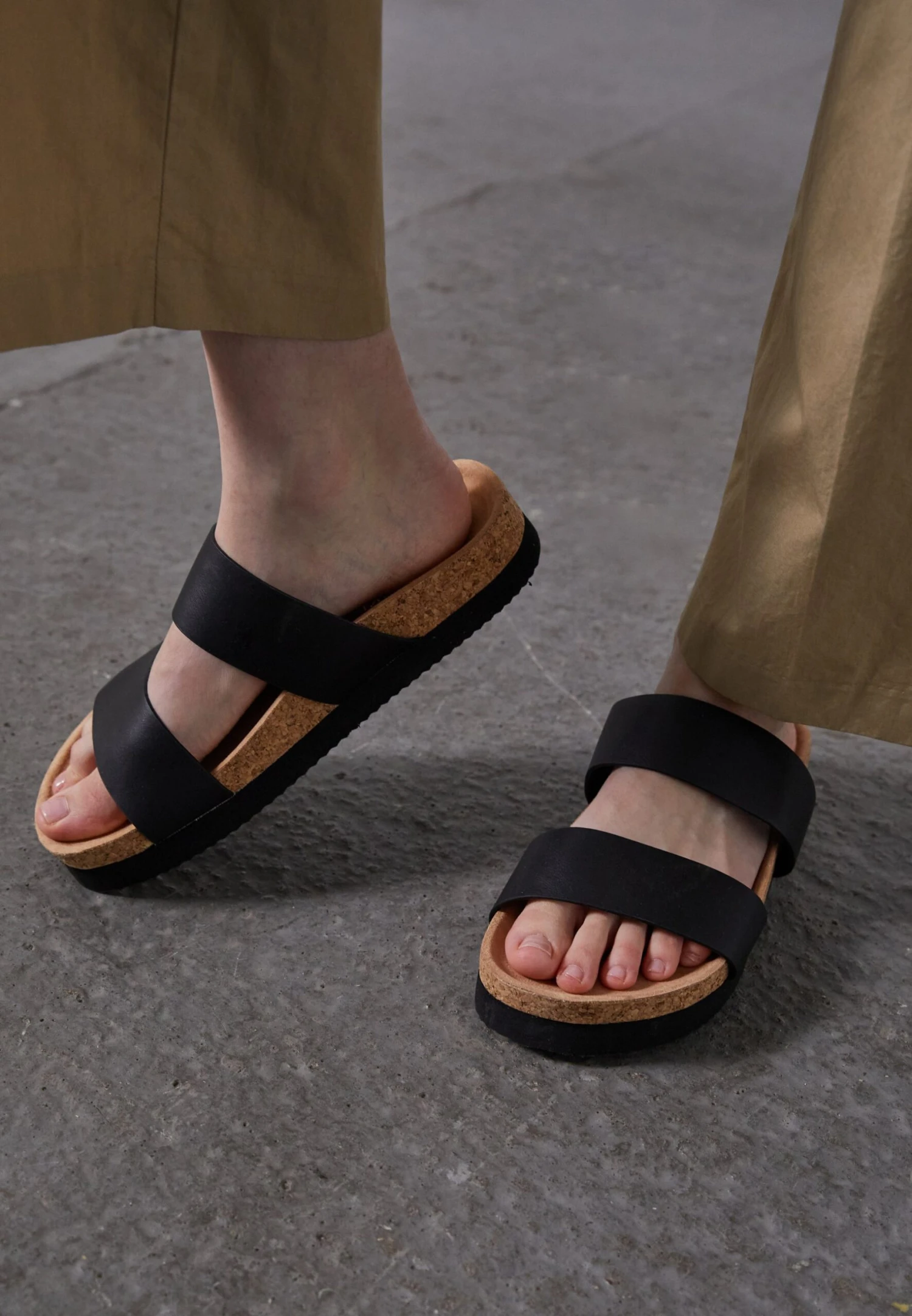 Monki Chaussons - Black 4 Monki Chaussons - Black – Image 2