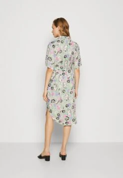 Monki Robe Chemise - Lila -Monki b813be1ced3b4af4a909345daee54bde