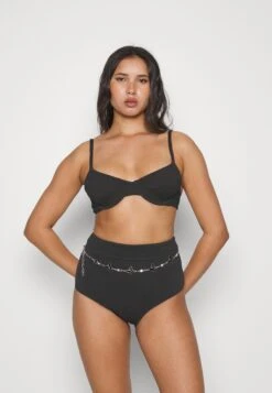 Monki -Monki b81c0dbfa2f74c65b97eac4909f62ca9