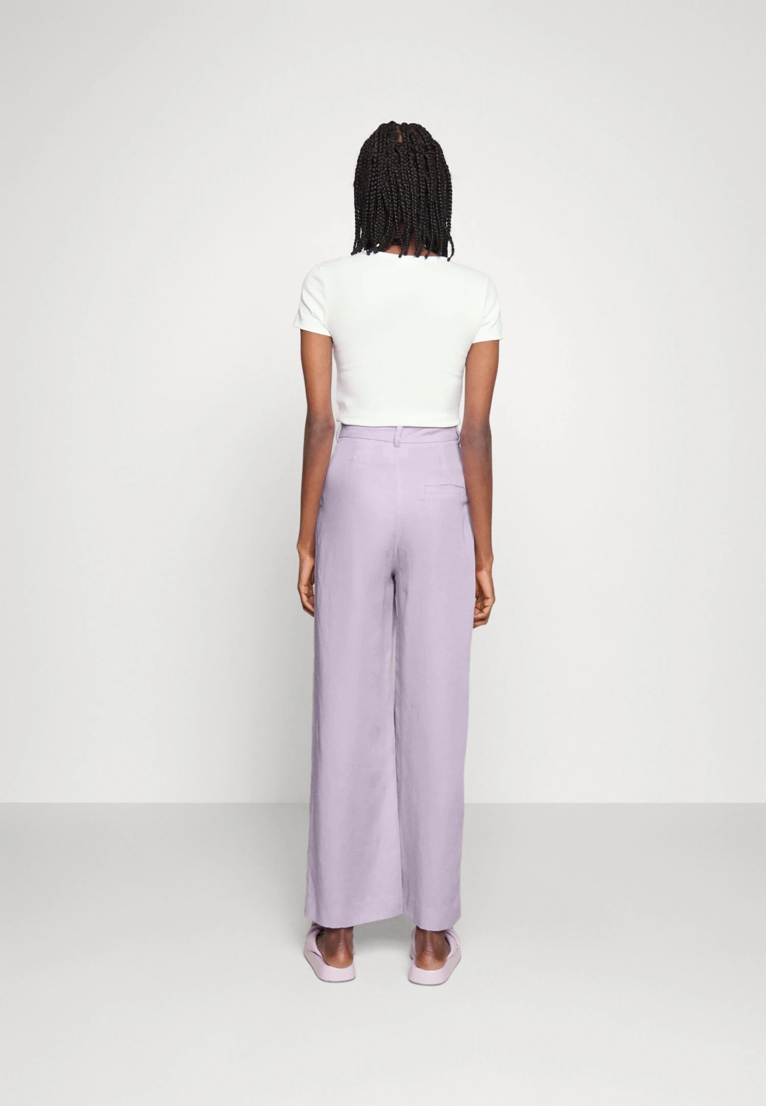 Monki Pantalon Classique - Lilac 5 Monki Pantalon Classique - Lilac – Image 3