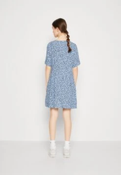 Monki Robe Chemise - Meadow Blue -Monki bf3ed1e4d6974190a725ea8f8782d5ba