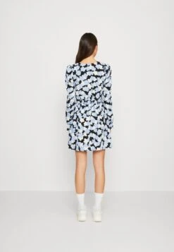 Monki Robe Chemise - Light Blue -Monki c0335cacab27449cb924ada38a169620