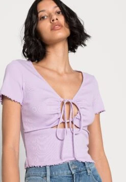 Monki T-Shirt Basique - Lilac Purple Light -Monki c1dbbeddd6b24c64b00a47a63636e0ec